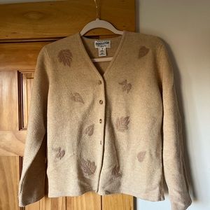 Beautiful Pendleton wool cream leaf sweater
